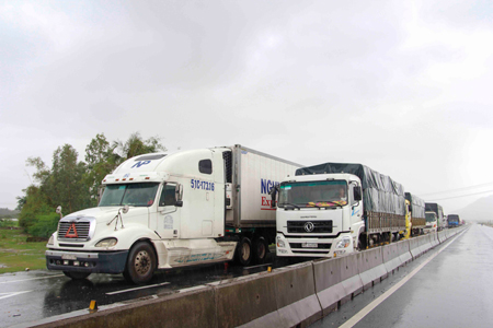 Đèo Cả sạt lở nghiêm trọng