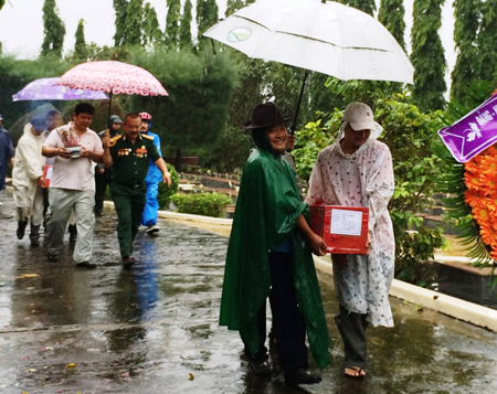 Quy tập 2 hài cốt liệt sĩ về Nghĩa trang liệt sĩ Hòn Dung