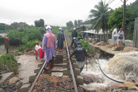 Chuyển tải bằng ô tô với khoảng 1.700 hành khách trên các chuyến tàu