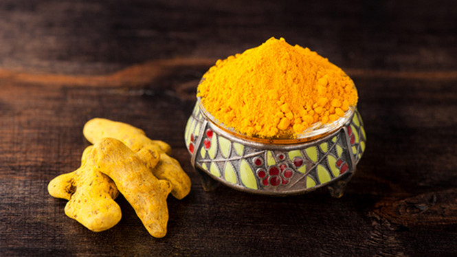 Trà nghệ thổi bay cơn đau nhức cơ thể