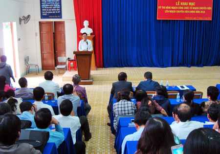 124 công chức thi nâng ngạch chuyên viên chính