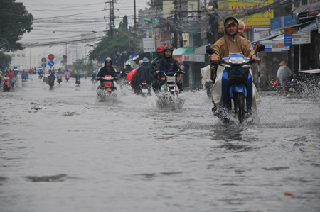 Điểm ngập khu vực gần Tháp Bà Ponagar.