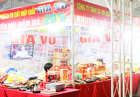 Hội chợ đìu hiu vì mưa lũ