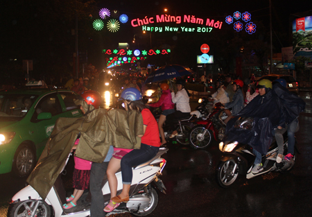 Nha Trang đón Giáng sinh trong mưa