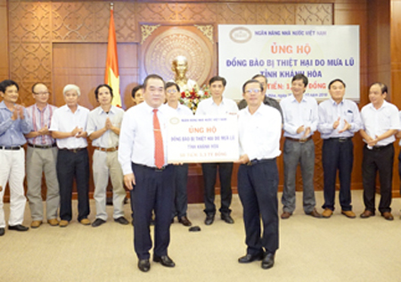 Ủng hộ 1,3 tỷ đồng cho đồng bào bị thiệt hại do mưa lũ