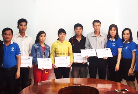 Hỗ trợ người dân và doanh nghiệp bị ảnh hưởng do mưa lũ