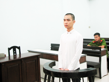 Ngang nhiên chặn ô tô để cướp tài sản