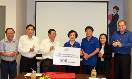 Công ty Cổ phần Khử trùng Việt Nam trao 500 triệu đồng hỗ trợ thiệt hại do mưa lũ