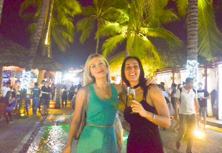 Many foreign tourists have unforgettable moments of New Year in Nha Trang.