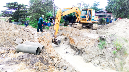 Nha Trang: Giúp dân khắc phục thiệt hại sau lũ