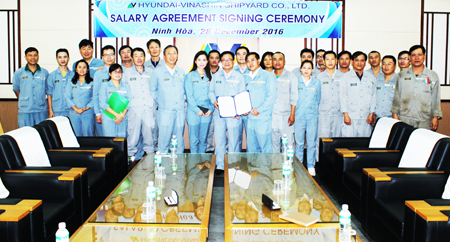 Lễ ký thỏa thuận tăng lương năm 2017