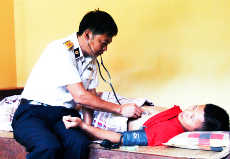 Ấm tình quân dân trên đảo Bình Ba