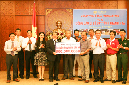 Ủng hộ đồng bào bị lũ lụt 500 triệu đồng