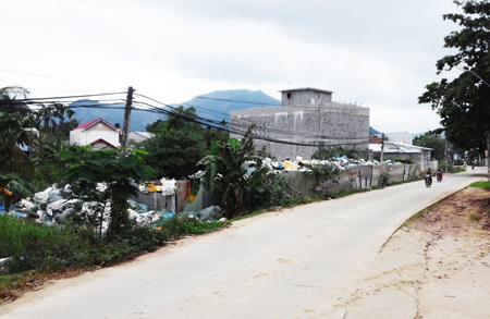 Kiên quyết buộc di dời