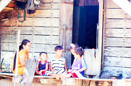 Học sinh người dân tộc thiểu số huyện Khánh Vĩnh