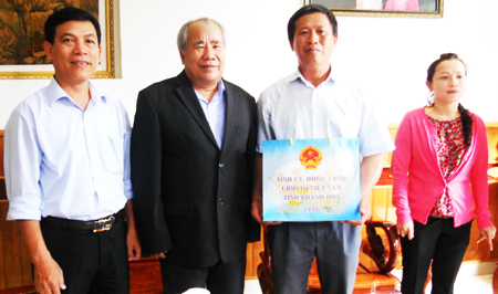 Thăm, tặng quà Tết gia đình chính sách tiêu biểu tại Cam Ranh