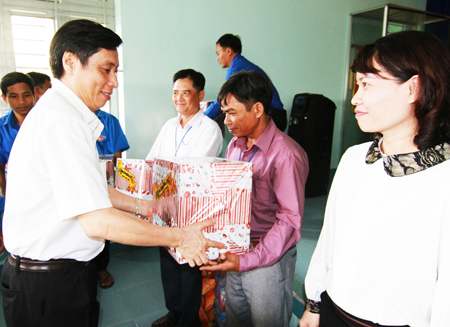 Các đơn vị tặng quà Tết
