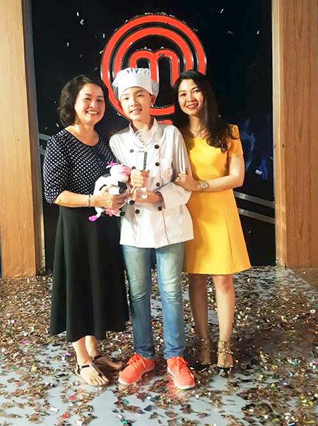 Hotboy vào bếp…