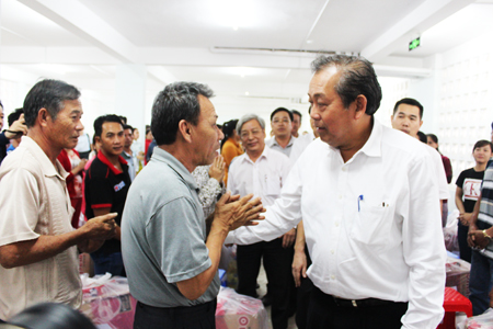 Chăm lo cho người dân đón Tết ấm cúng