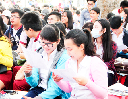 Học sinh tham gia chương trình Tư vấn tuyển sinh - hướng nghiệp năm 2016