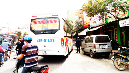Nha Trang: Cuối năm, nhan nhản xe dù, bến cóc