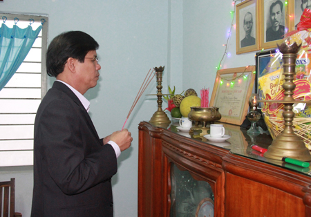 Thăm, chúc Tết gia đình các cán bộ chủ chốt của tỉnh đã từ trần