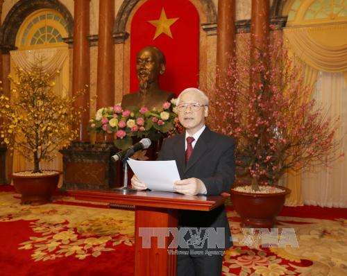 Tổng Bí thư Nguyễn Phú Trọng chúc Tết các đồng chí lão thành cách mạng, các đồng chí lãnh đạo và nguyên lãnh đạo Đảng, Nhà nước, Mặt trận Tổ quốc Việt Nam, cán bộ lãnh đạo các cơ quan Trung ương và Hà Nội. (Ảnh : Trí Dũng – TTXVN)