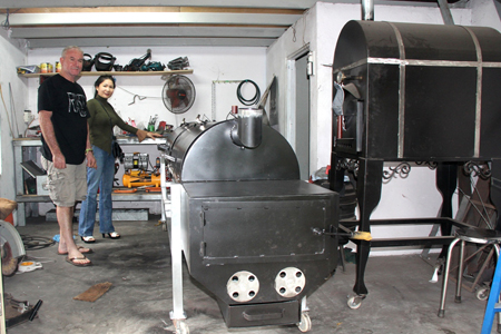 Ông Tây làm &quot;thợ nguội&quot; ở Nha Trang