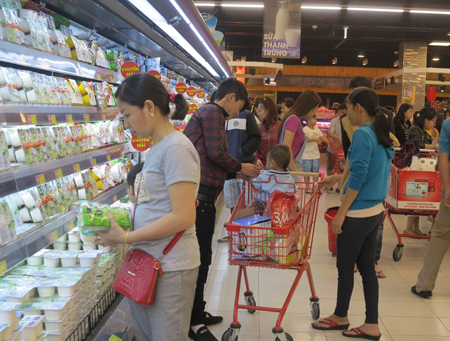 Thị trường ngày giáp Tết: Hàng hóa dồi dào, sức mua tăng nhẹ