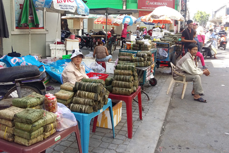 Thị trường ngày 30 Tết - Kẻ khóc người cười