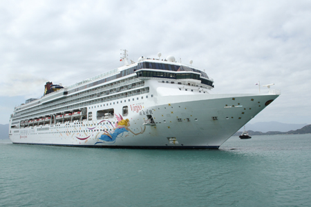 Tàu biển Superstar Virgo "xông đất" Khánh Hòa