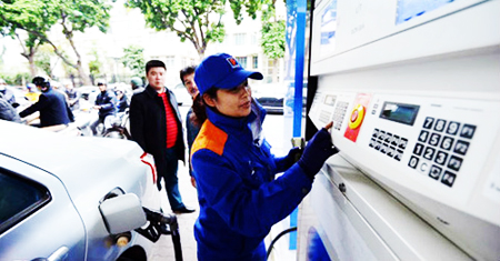 Giá xăng không tăng, giá dầu giảm