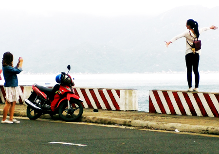 Chụp ảnh nơi nguy hiểm