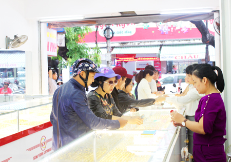 Thị trường vàng "nóng" trước ngày vía Thần Tài