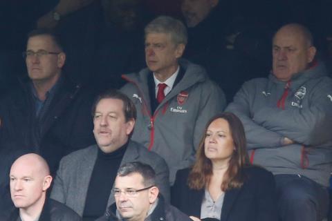 Sự bất lực của huấn luyện viên Wenger trên khán đài cũng chính là hoàn cảnh của Arsenal trong cuộc đua tới ngôi vô địch Ngoại hạng Anh.