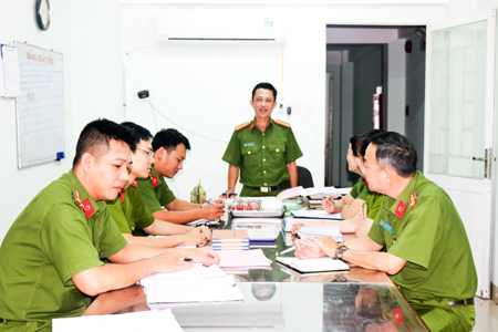 Họp giao ban Công an phường