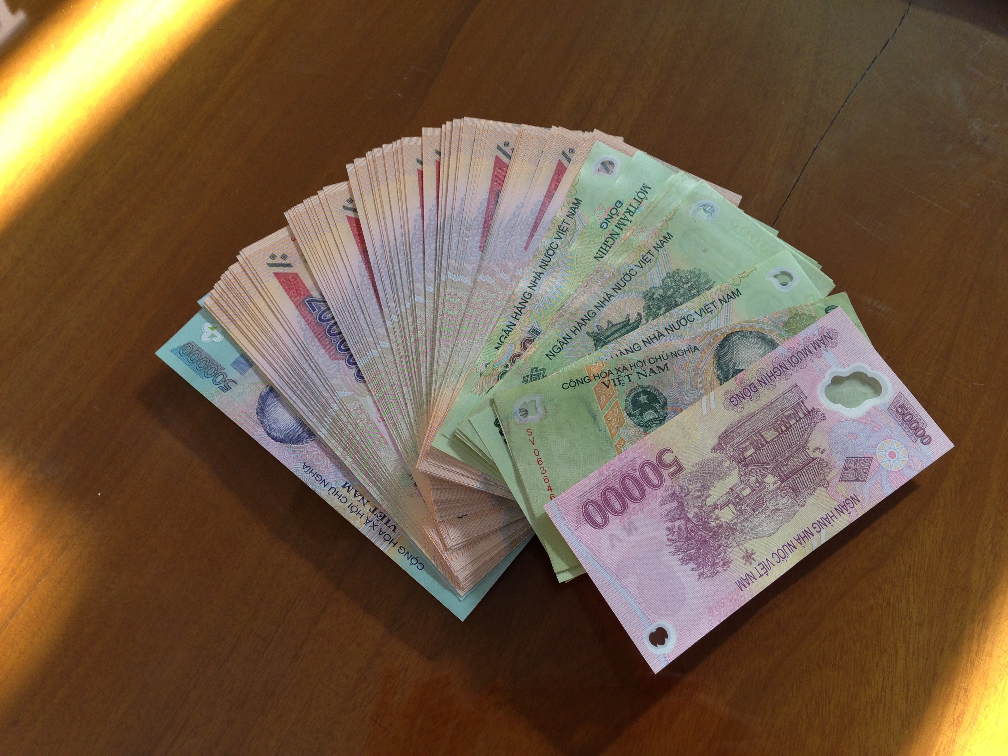 Nhân viên tạp vụ trộm tiền của chủ quán