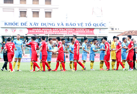 Đội khách chiếm ưu thế