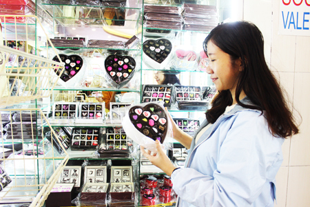 Ngày Valentine: Đa dạng quà tặng