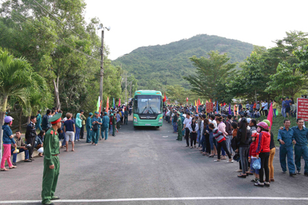 Xe đưa tân binh về đơn vị