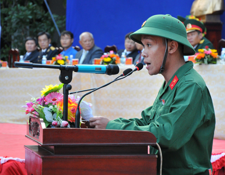 Đại diện 204 thanh niên Cam Lâm lên đường nhập ngũ, tân binh Nguyễn Huỳnh Sơn phát biểu cảm nghĩ trước giờ lên đường