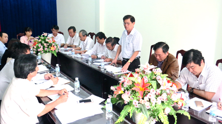 Phải công khai về tài chính và công tác cán bộ