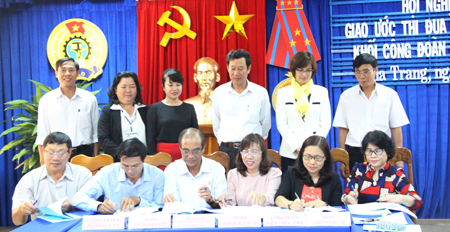 Các thành viên trong khối ký kết giao ước thi đua