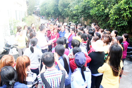 Đình công đòi tiền lương