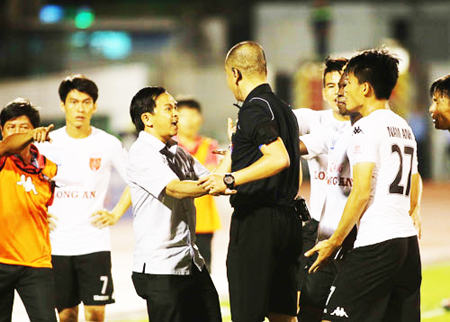 Chờ bản lĩnh của ban tổ chức