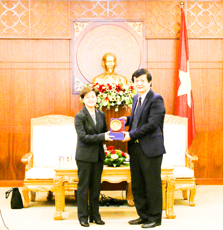 Tiếp đoàn công tác tàu Hải quân Singapore