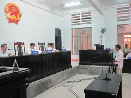 Phúc thẩm (lần 2) vụ trộm điện: Bác kháng cáo của nguyên đơn dân sự