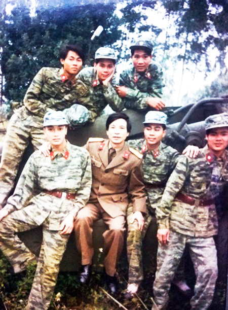 Nhạc sĩ Minh Quang với chiến sĩ