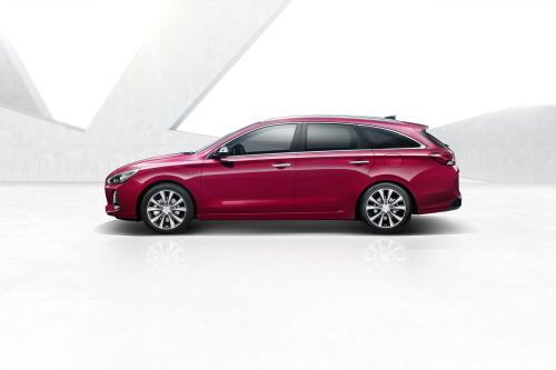 Hyundai i30 Wagon có chiều dài và chiều cao lớn hơn i30. Ảnh: Hyundai