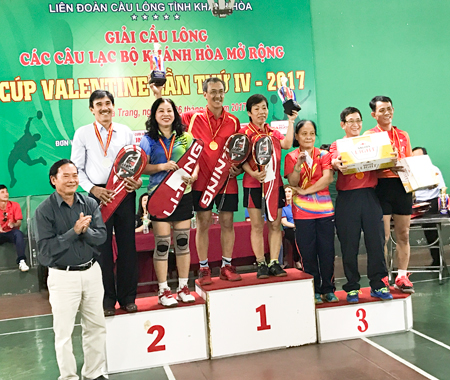 Trao 7 bộ huy chương cho các nhóm tuổi